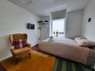 Chic Studio Near Cardiff Hub - 7
