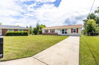 Charming 3BR Home with Free Parking & Game Room - Panama City - 0