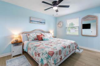 Charming 3BR Home with Free Parking & Game Room - Panama City - 5