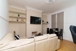 Rio House - 2 miles from central Leeds - 9