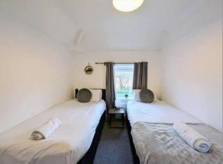2 Br Home With Driveway Close To Quayside - 6