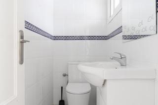 Charming 2-Bedroom Apartment with Terraces & Pool in Torrequebrada - Benalmádena - 1