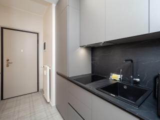 Stylish Flat with Balcony - 15 Min to Duomo - Milan - 9