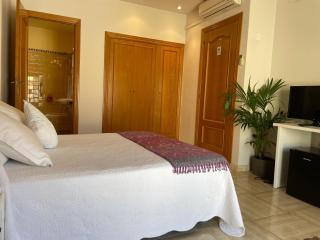 Hostal de la Plaça - Hotel Boutique - Cabrils - 7