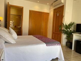 Hostal de la Plaça - Hotel Boutique - Cabrils - 6
