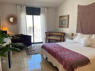 Hostal de la Plaça - Hotel Boutique - Cabrils - 2