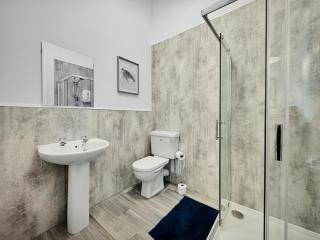 Hayfield Apartment - 6