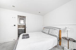 5 Min Walk to Hammersmith Station - Cosy 2 Bedroom 2 Bathroom Apartment - London - 7