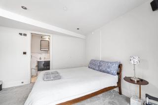 5 Min Walk to Hammersmith Station - Cosy 2 Bedroom 2 Bathroom Apartment - London - 5