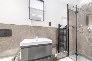 5 Min Walk to Hammersmith Station - Cosy 2 Bedroom 2 Bathroom Apartment - London - 4
