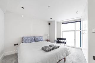 5 Min Walk to Hammersmith Station - Cosy 2 Bedroom 2 Bathroom Apartment - London - 2