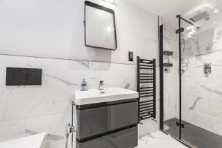 5 Min Walk to Hammersmith Station - Cosy 2 Bedroom 2 Bathroom Apartment - London - 1
