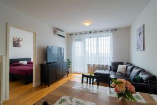 Flexible SelfCheckIns 93 - Zagreb - Garage - Balcony - Bedroom - 8