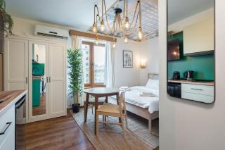 Urban Jungle Ultracentral Studio - 2