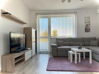 Restful Apartment for 4 Guests in Burgas - Boergas - 0
