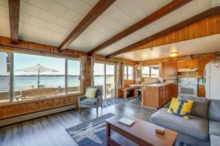 Oceanfront Cottage with Patio and Views in Birch Bay! - Blaine - 8
