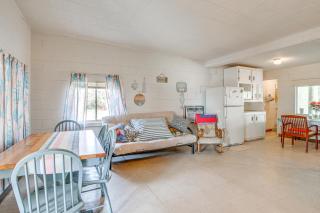 Waterfront Blackwell Cottage with Patio and Fire Pit! - - 3