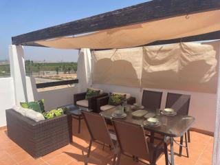 2 Bed Flat - Sleeps 4 - Pool - Parking - Wifi - 1