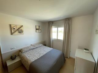2 Bed Flat - Sleeps 4 - Pool - Parking - Wifi - 3