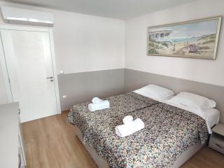 2 Coastal Retreat Apartments - 4