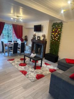 Signet Luxury 3-bedrooms, 2bathrooms House with WiFi & Netflix - 0