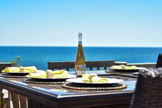 Stunning Waterfront Views Beach steps away - 9