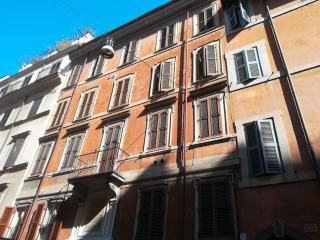 Little gem in Trevi Fountain - 4