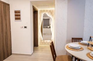 1BDR Rockstar's Paradise in front of Hard Rock H. - 5