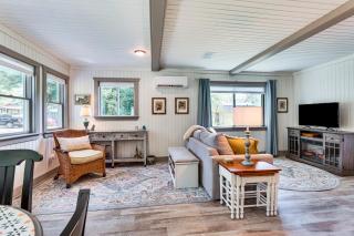 Cambridge Cabin - 3 Min Walk to Lake Ripley! - Lake Mills - 7