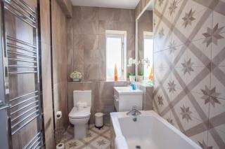 Beautifully Designed Pollok House - 3