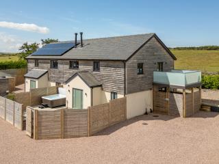 Farmyard House - Amlwch - 0