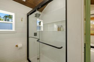 Vista Verde Farm Retreat - Stylish Cabins Nearby Springs - 2