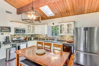 1 Mi to Lake Crestline Cabin with Deck and Gas Grill! - Crestline - 9