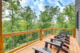 Modern Hikers Haven with DuPont State Forest Views! - Hendersonville - 9