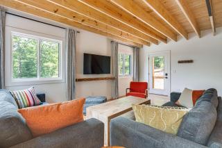 Modern Hikers Haven with DuPont State Forest Views! - Hendersonville - 7