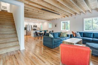 Modern Hikers Haven with DuPont State Forest Views! - Hendersonville - 6