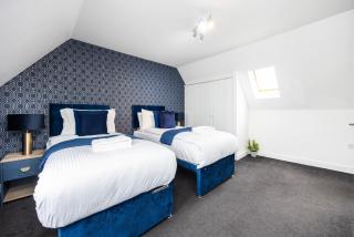 Contractors Sleeps 12 - Kent - 5