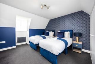 Contractors Sleeps 12 - Kent - 6