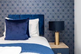 Contractors Sleeps 12 - Kent - 8