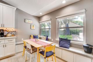 Screened Lanai and Fenced Yard Luxe Orlando Home - Orlando - 2