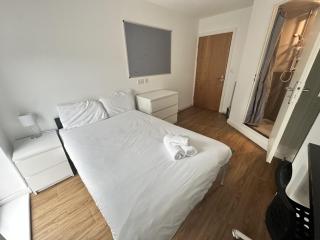 Cosy Budget En-suites, Optional Kitchen, Liverpool - Liverpool - 9