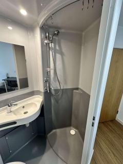 Cosy Budget En-suites, Optional Kitchen, Liverpool - Liverpool - 8