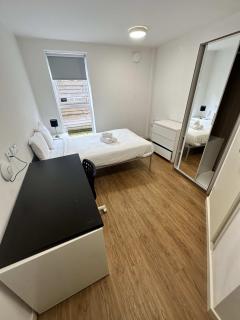 Cosy Budget En-suites, Optional Kitchen, Liverpool - Liverpool - 2