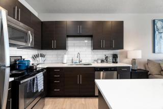 Luxury 1Bd 1Ba Apt- Free Prkng Pool HotTub 24hrGym - Salt Lake City - 2