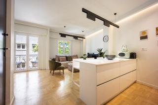 2 Bath Modern Suite Pagrati Next to Stadium - 4