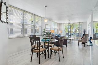 Bahia Vista Corner Unit 2 Bedroom 2 Bathroom - 6