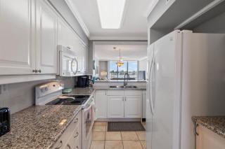 NEW Stunning Bahia Vista Condo 8 410 - 5