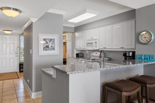 NEW Stunning Bahia Vista Condo 8 410 - 4