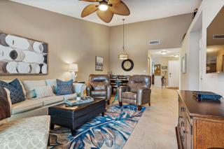 Gorgeous Updated 2 Bedroom Lake View Unit in - 7