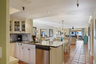 La Coquina 105 Beachside Bliss 2BD 2BA Retreat - St Pete Beach - 1
